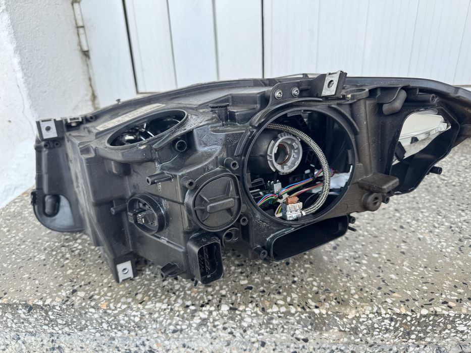 Адаптивни завиващи фарове за BMW f10/11