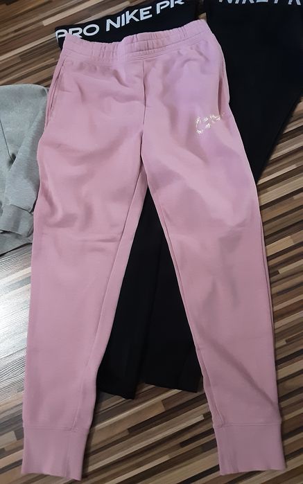 (S) NIKE PRO оригинални клинове(35лв) и екип NIKE (90лв)