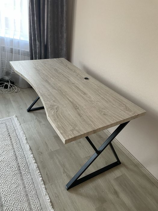 Продам компьютерный стол 150 см