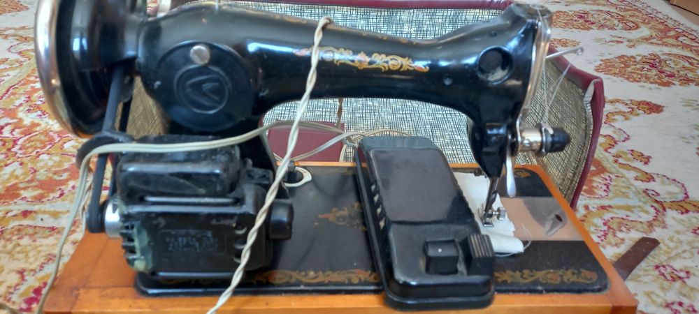 Aparat de cusut URSS