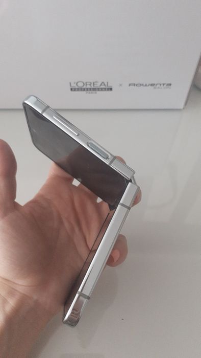 Здравейте,продавам Samsung flip 5
