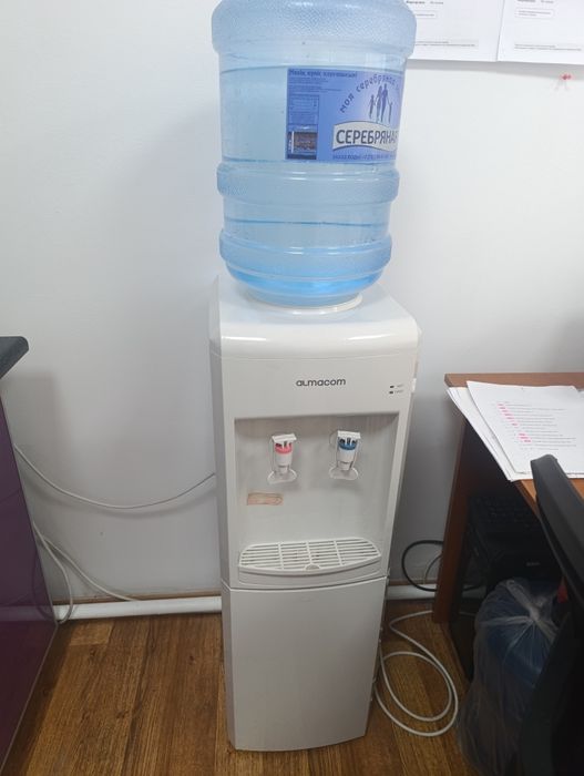 Диспенсер (кулер) для воды продаю
