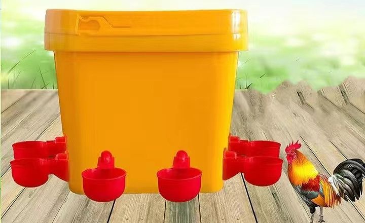 Автоматические чашечные поилки для птиц