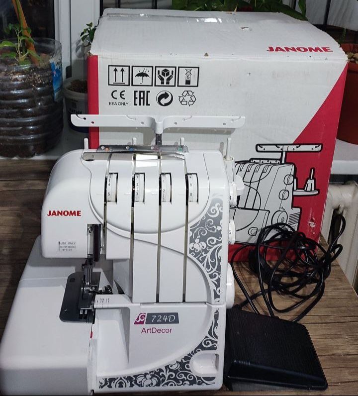 Janome averlok 724D