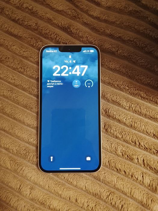 Розовый Айфон 13