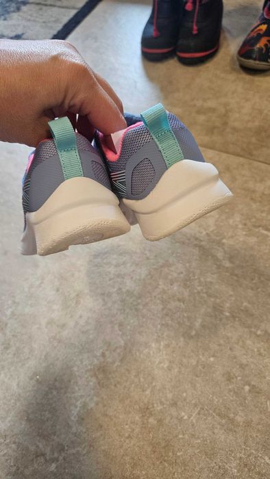 Vand pantofi sport fete Skechers marimea 27