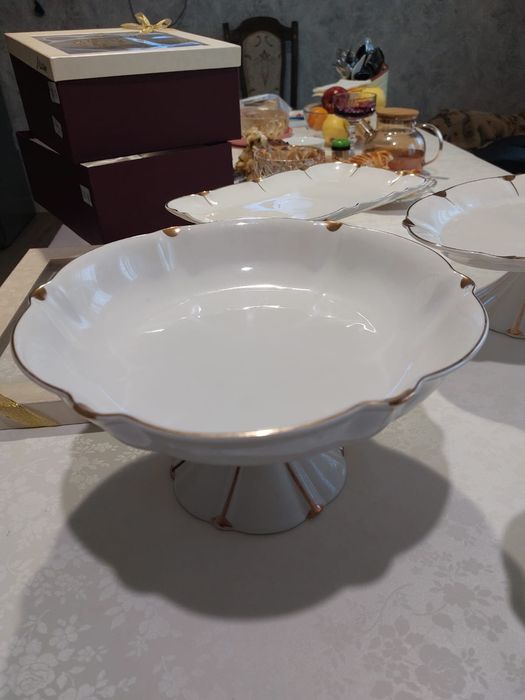 Фруктовницы, менажницы, конфетницы, под печеное (на ножке), Тайланд