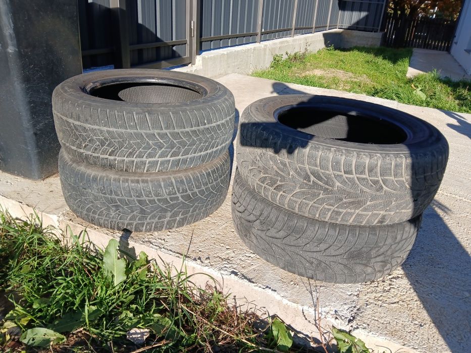 Cauciucuri de iarna 2x Dunlop si 2x Sailun 235/60/R17 Suv