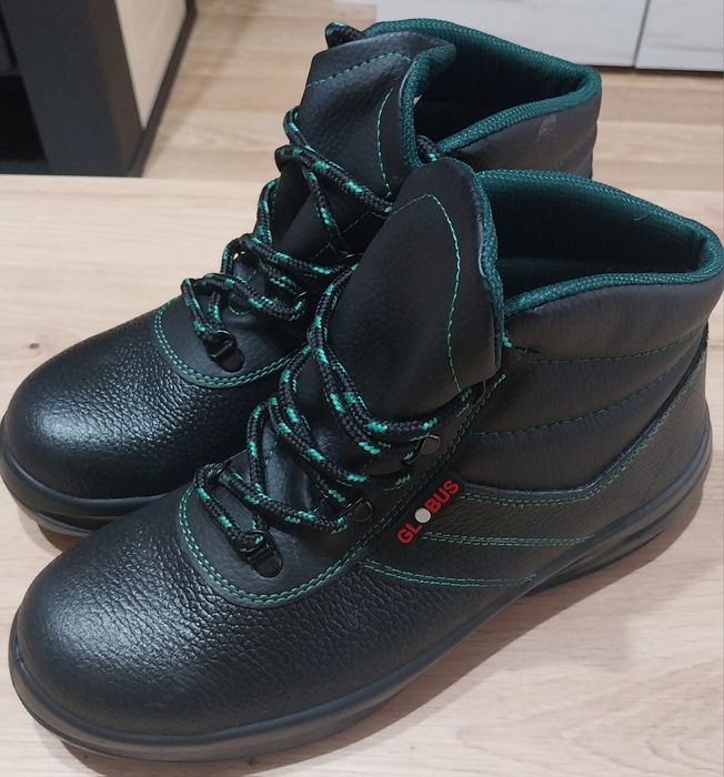 Продавам нови работни обувки 42 номер