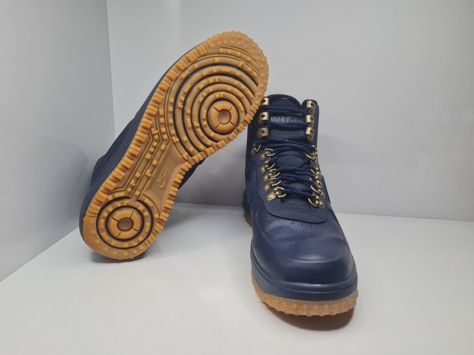 Обувки Nike AF1 Duckboot

Носени няколко пъти. Като нови.

Размер 42.5