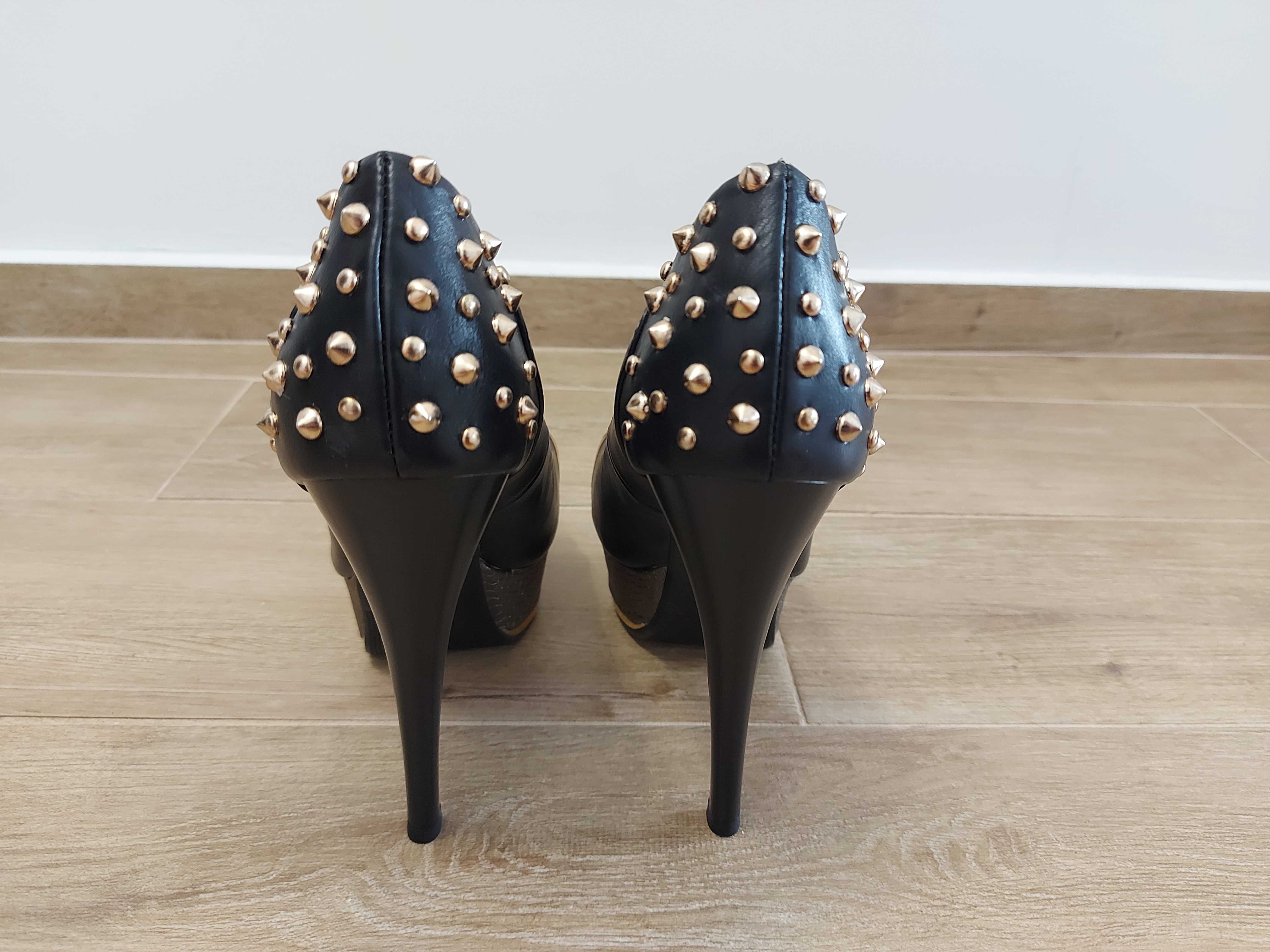 Нови дамски черни обувки на висок ток-37 номер