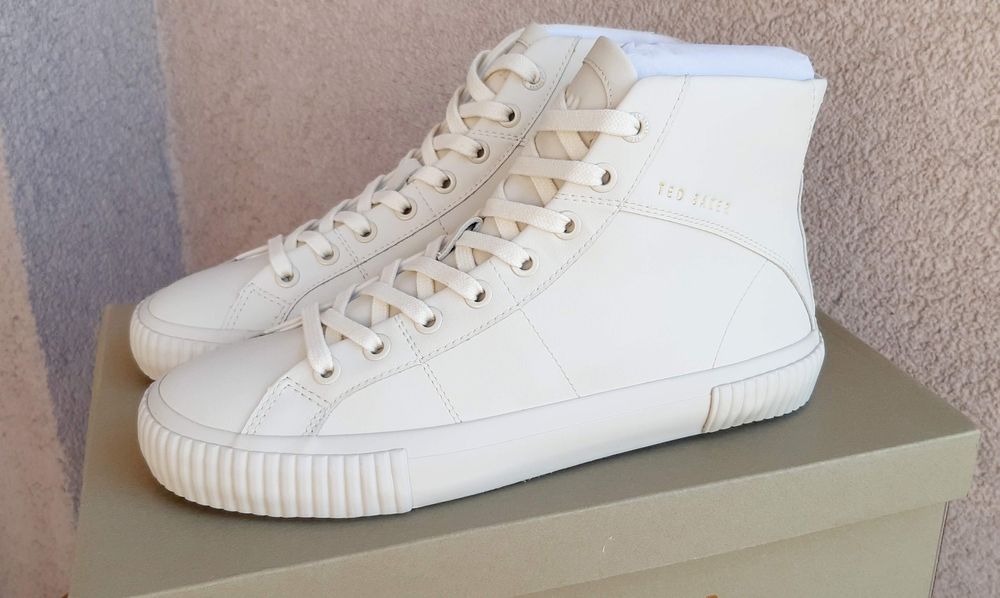 Ted Baker нови, оригинални кецове