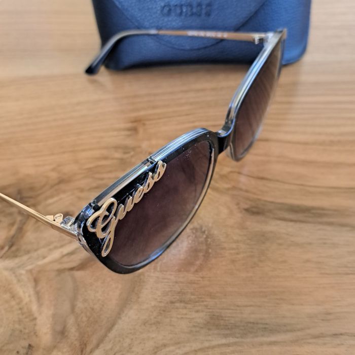 Дамски слънчеви очила Guess