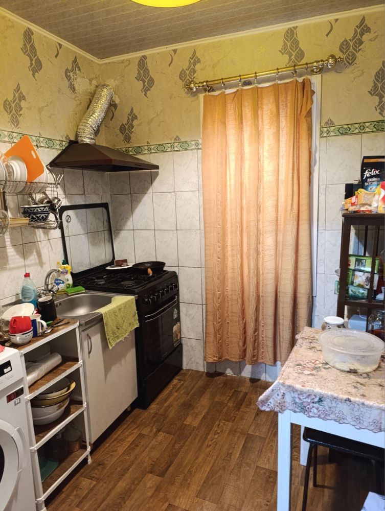 Продаётся 2в3х комнатная на 1м этаже,балкон 2*6,подвал,Ттз4,Ипотека.