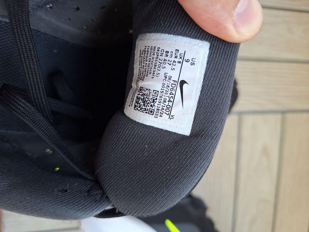Видове Nike Air max97 и Nike Downshifter 13