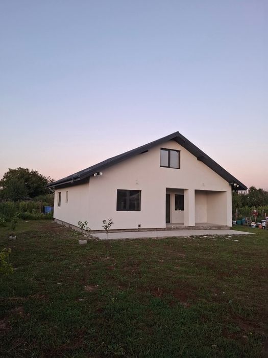 Casa de vanzare Opriseni