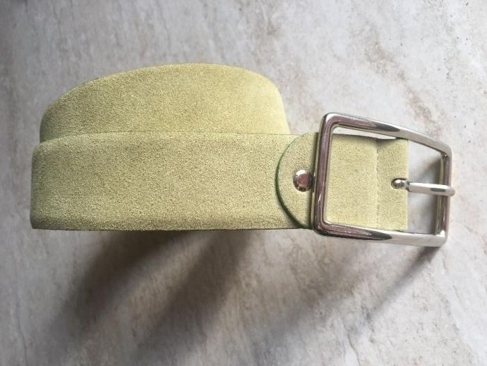 колан в бледозелено от естествен велур