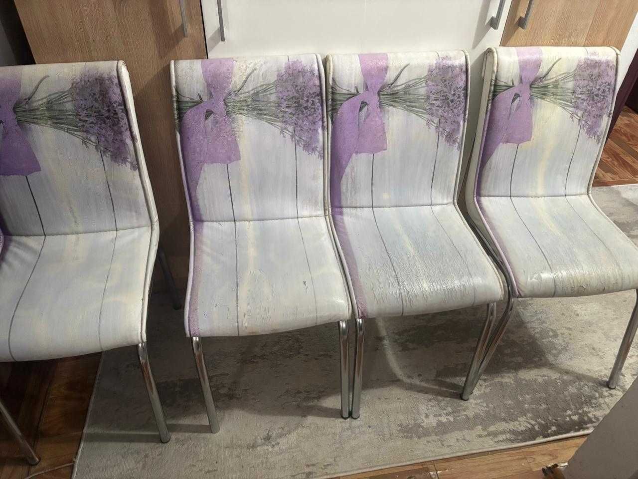 Продам стулья с чехлом