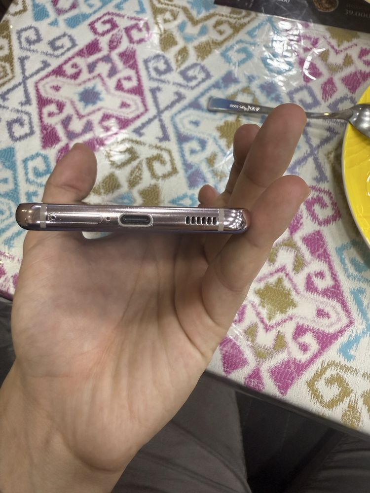 Продаётся Samsung Galaxy S21 5G