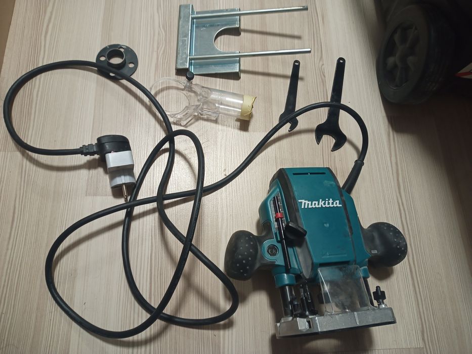 Оберфреза Makita RP0900