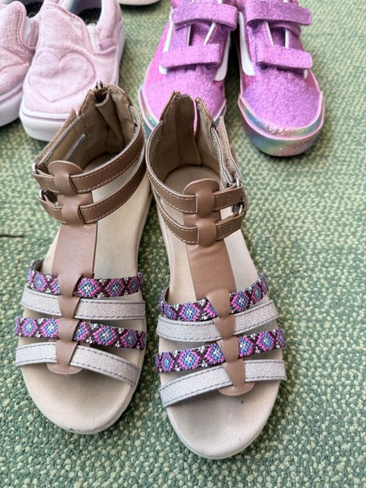 Детски обувки за момиче-комплект.