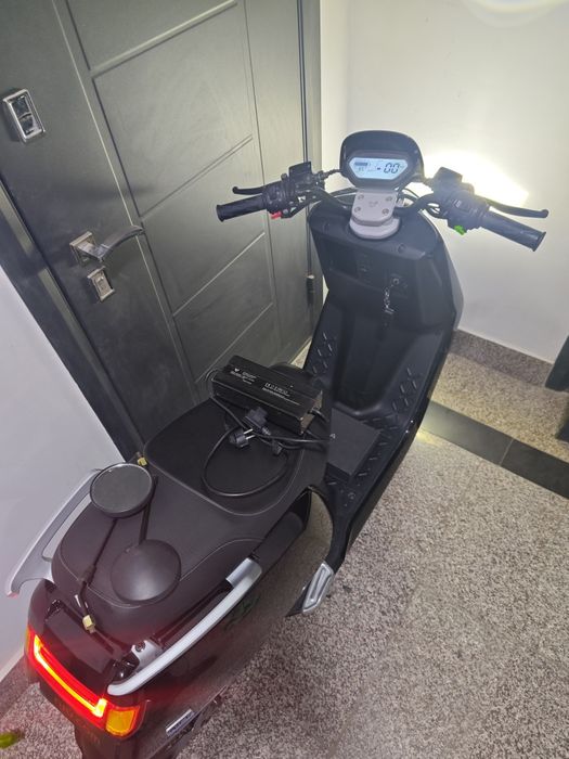 Скутер оригинал  niu sport，1800