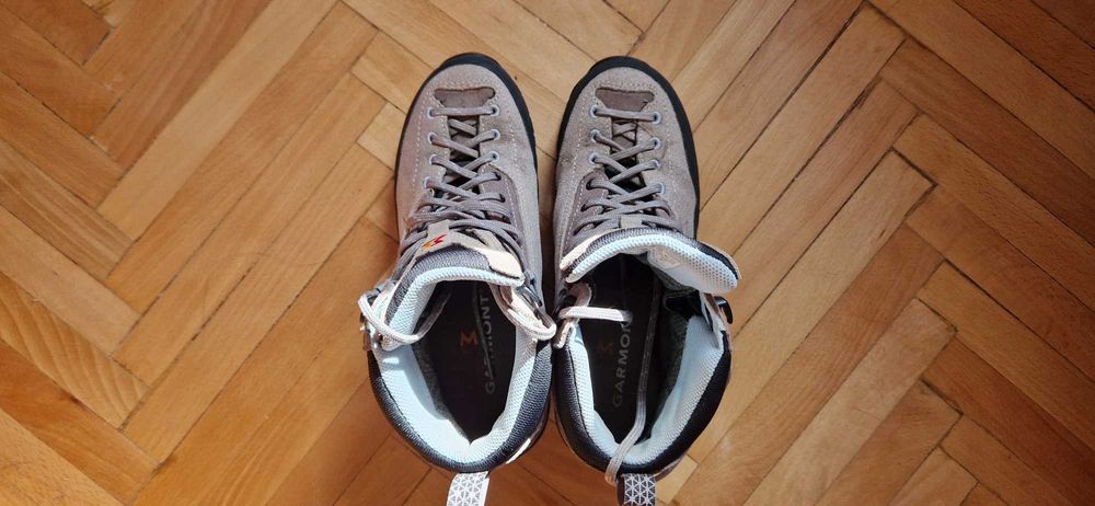 Bocanci nr. 38 Garmont Vetta (aproape noi)