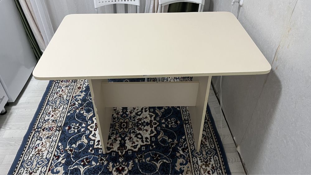 Продам кухонный стол  в хорошем состоянии