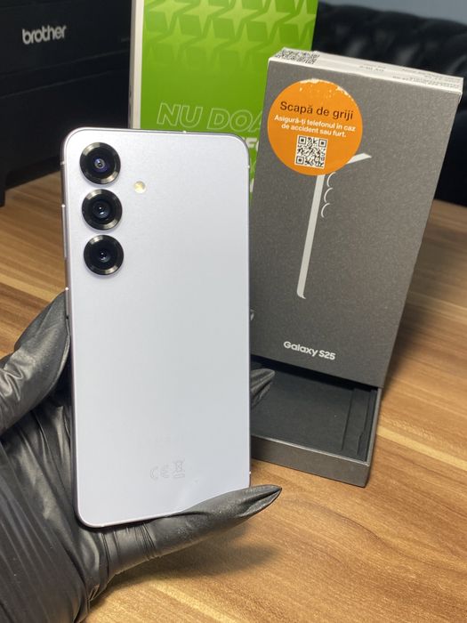 Samsung Galaxy s25 • 128 GB • Icy Blue