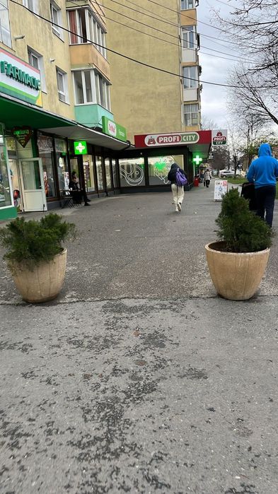 Vând caut sa închiriez casa  cu 2 camere zona  piata cluj