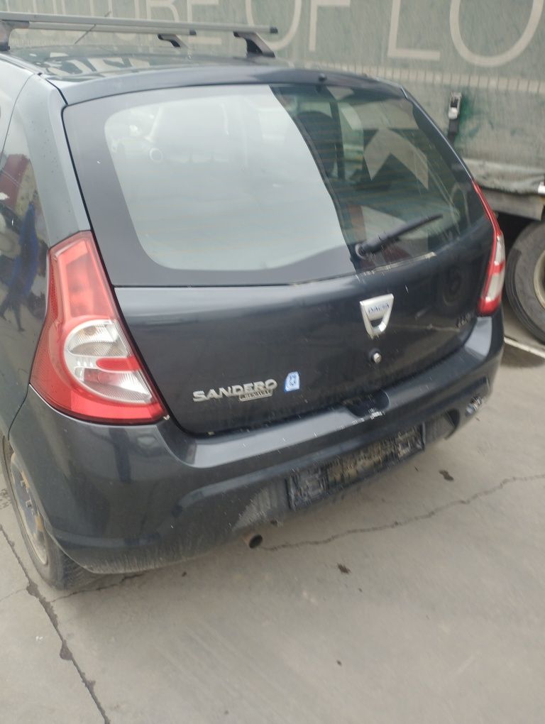 Dezmembrez Dacia Sandero 1.4 benzina
