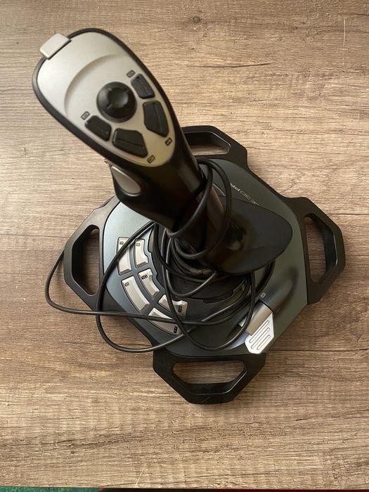 Joystick Logitech Extreme FORCE 3D  atack 11 butoane simulator