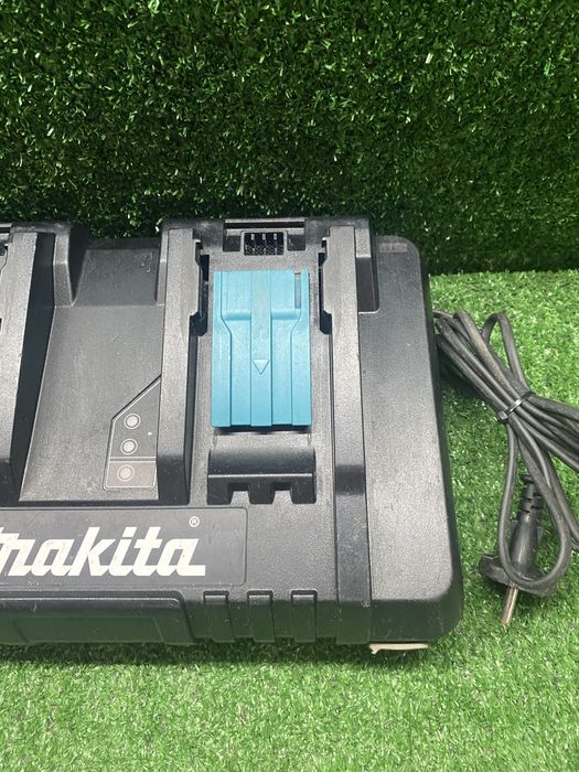 Двойно бързо зарядно Makita