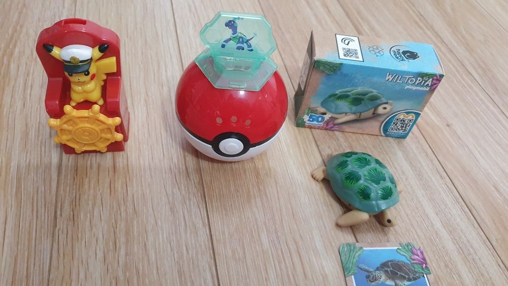 Jucarii Pokemon și Playmobil