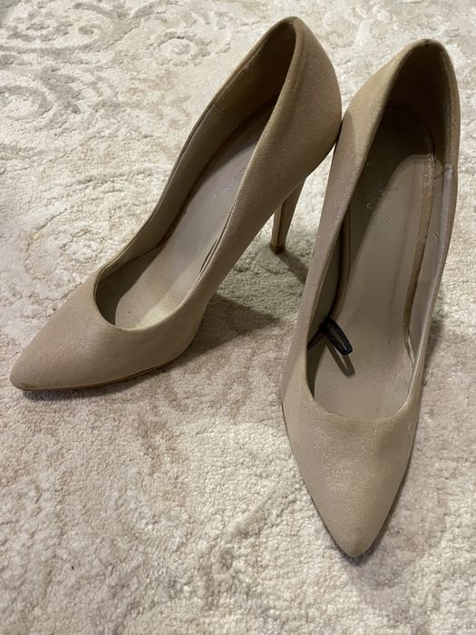 Pantofi cu toc stiletto eleganți