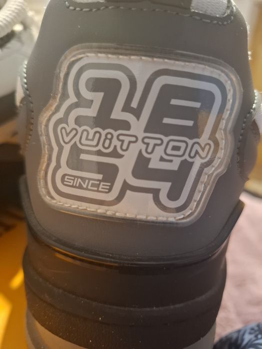 Vând lv(Louis vuitton) skates albi