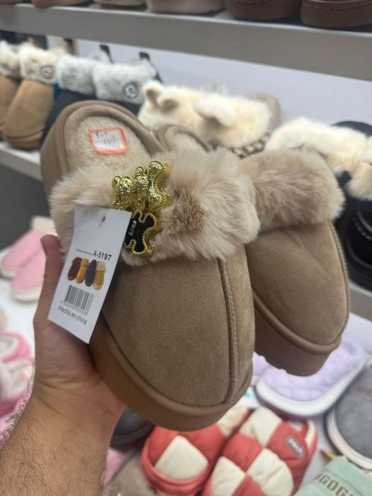 Papuci UGG model nou
