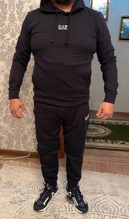 EA7 Emporio Armani ! Костюм и Кроссовки Темно Синий ! Размеры L и 43 !