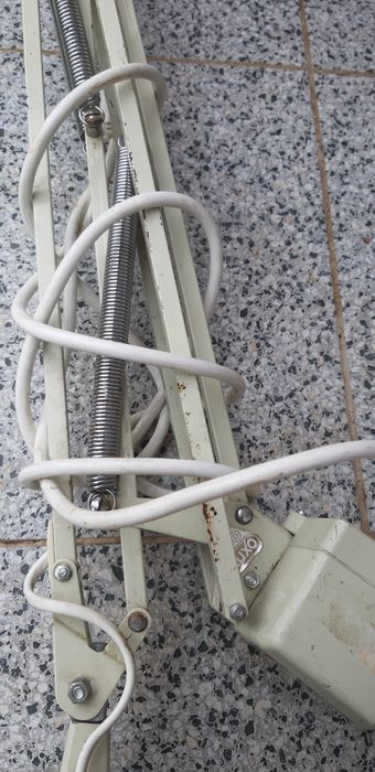 Lampă cu lupă profesională si braț  extensibil