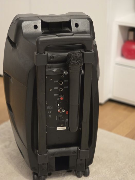 Boxă portabilă cu microfon Akai