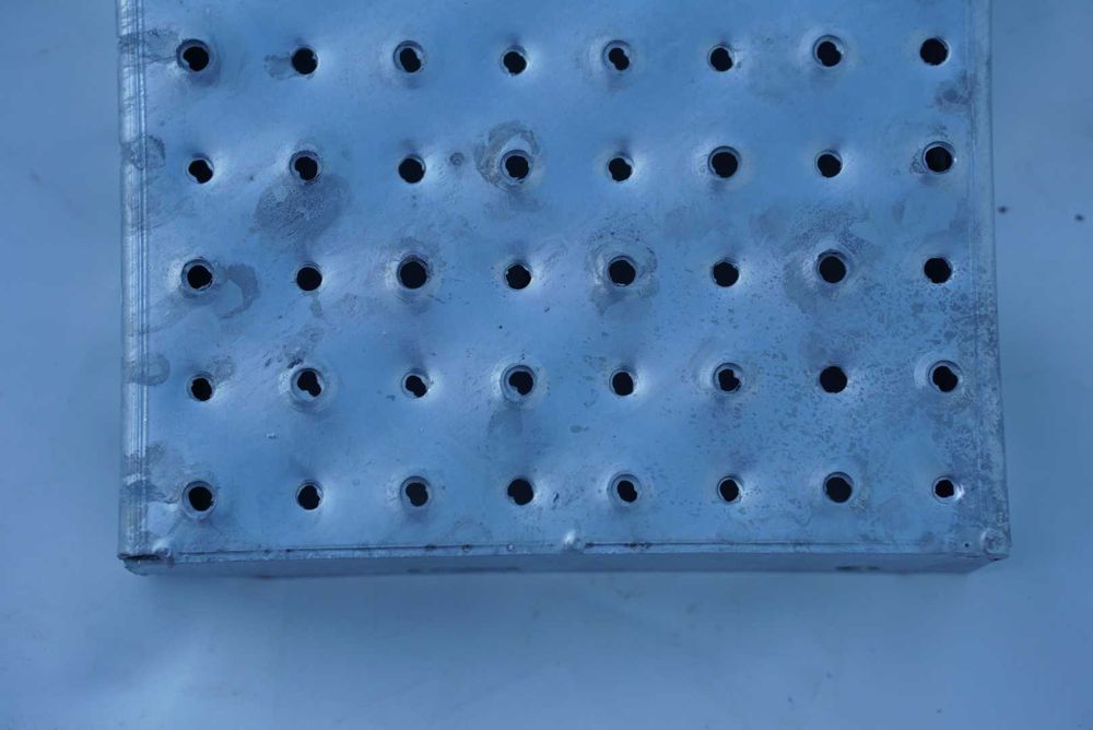 Treapta metalica zincata 1200 x 250 din tabla ambutisata si zincata