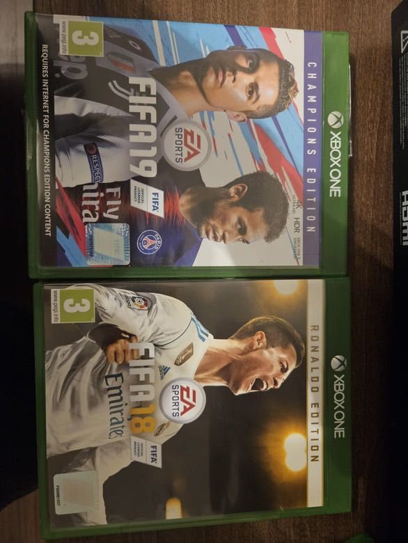 Xbox one 500gb, 2 manete și 12 jocuri