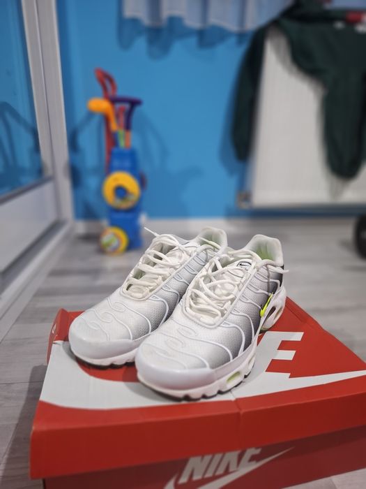 Nike TN Air Max Plus White Black Volt 

Изображенията