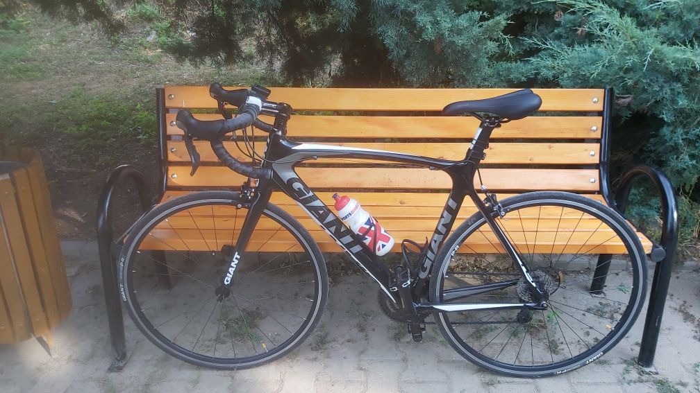 Vând bicicleta de șosea Giant TCR