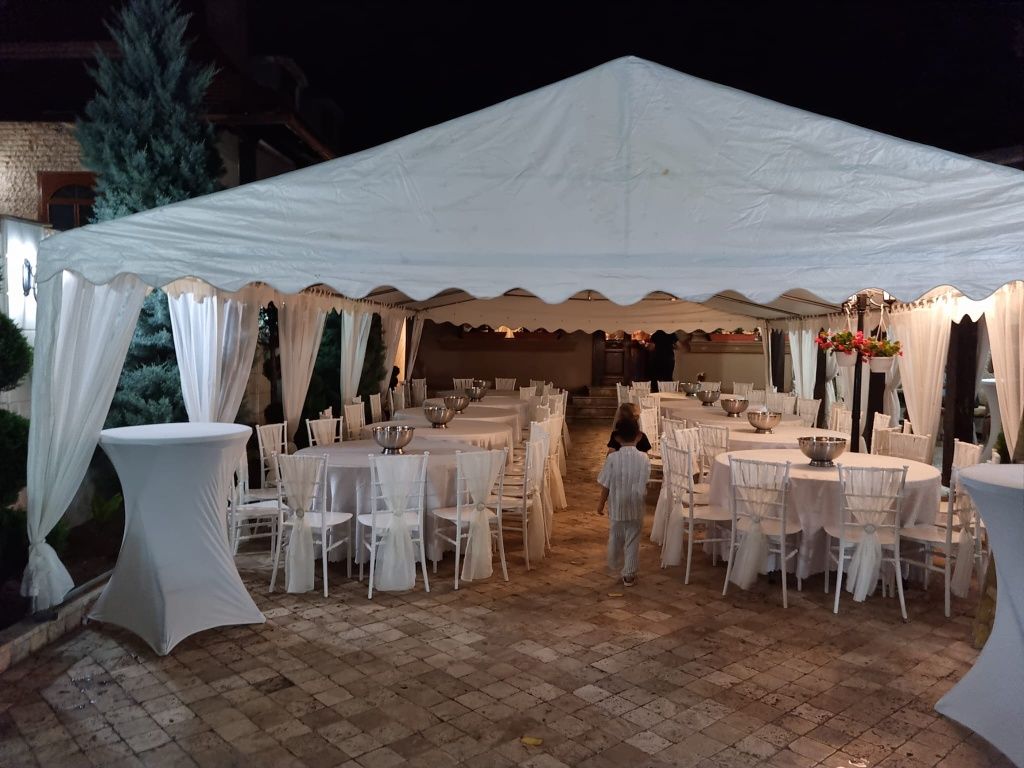 Cort de inchiriat aranjamente florale mese scaune închiriez cort decor