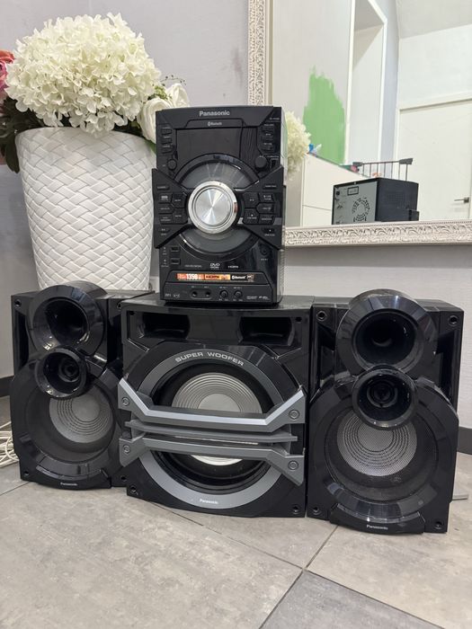 Продается музыкальный центр