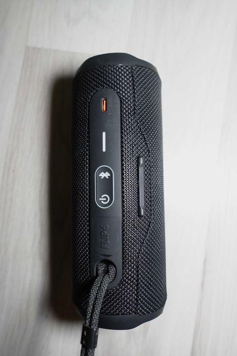 Vând boxă portabilă JBL Flip 6, culoare Negru Mat. Produsul este nou