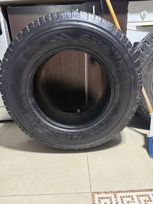 Cauciucuir noi De Jeep
