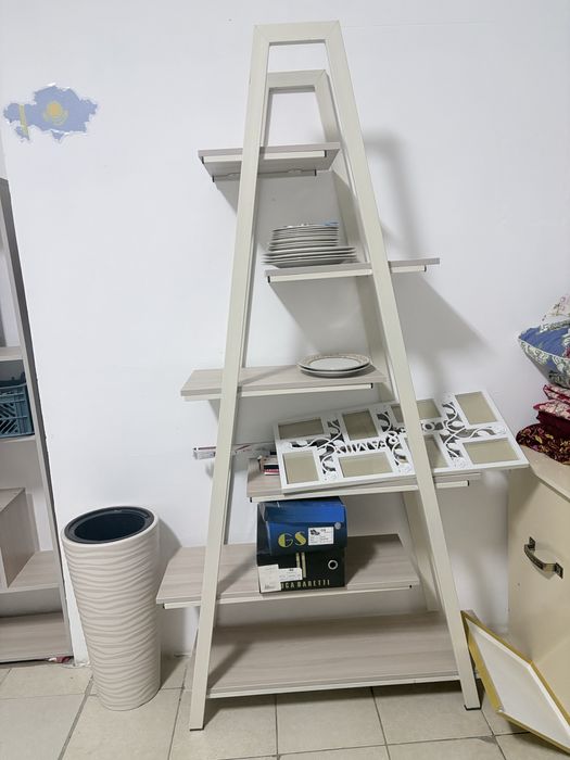 Полка для книг, цветов