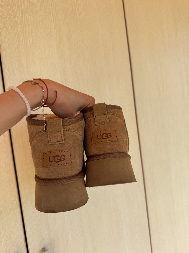 Зимни ботуши UGG с платформа